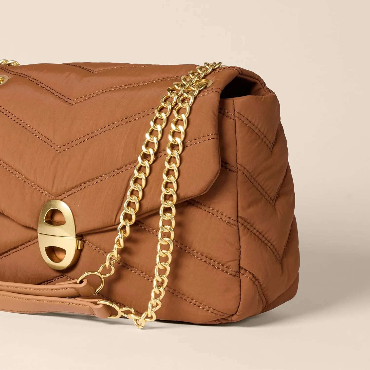 Amazon Essentials Women's Soft Quilted Flap Bag