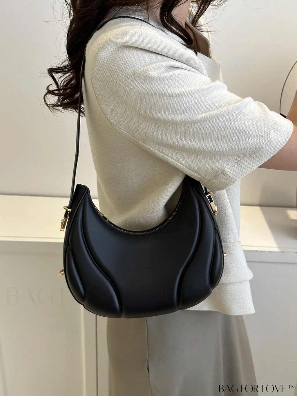 BagForLove - Compact Zippered Shoulder Bag with Embossed PU Material - Minimalist Design