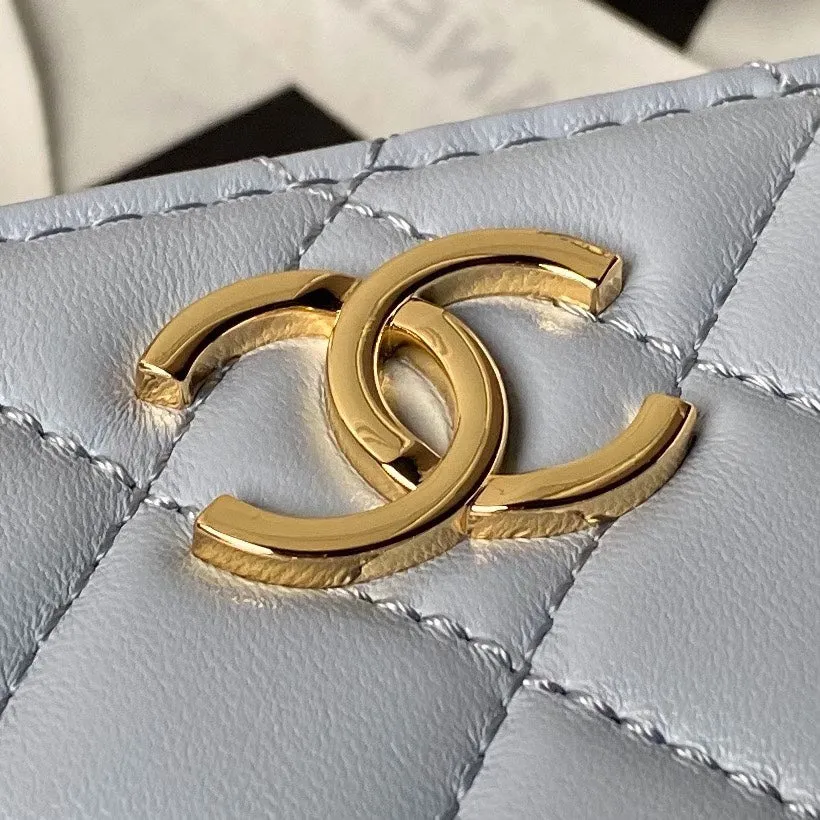 blue CHANEL 19cm Wide variety with clutch chain turquoise 24p lambskin Anti-slip