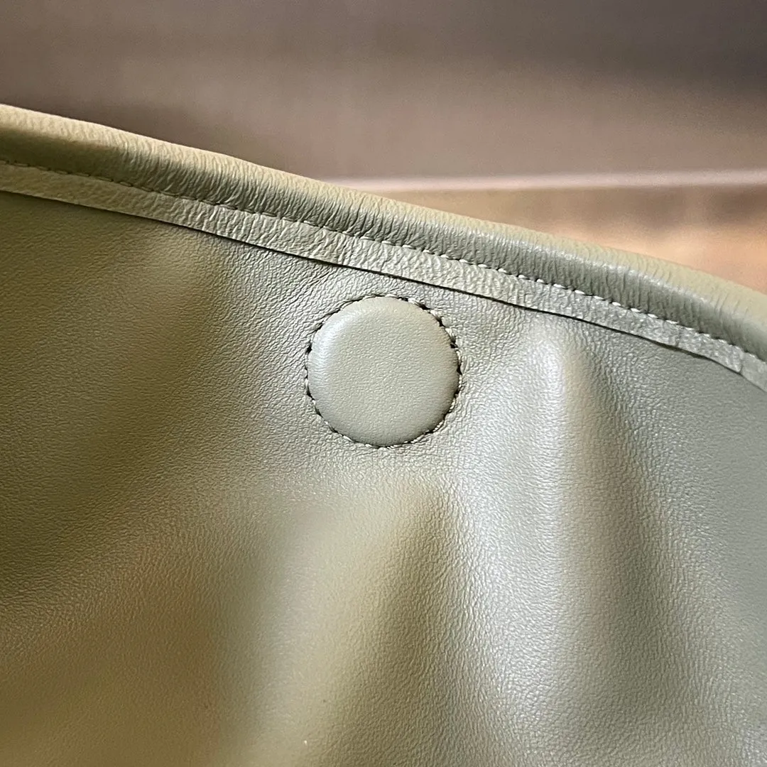 Bottega IN 54 GREY Easy to install LARGE LAMBSKIN 5-star rated HOP Veneta SARDINE