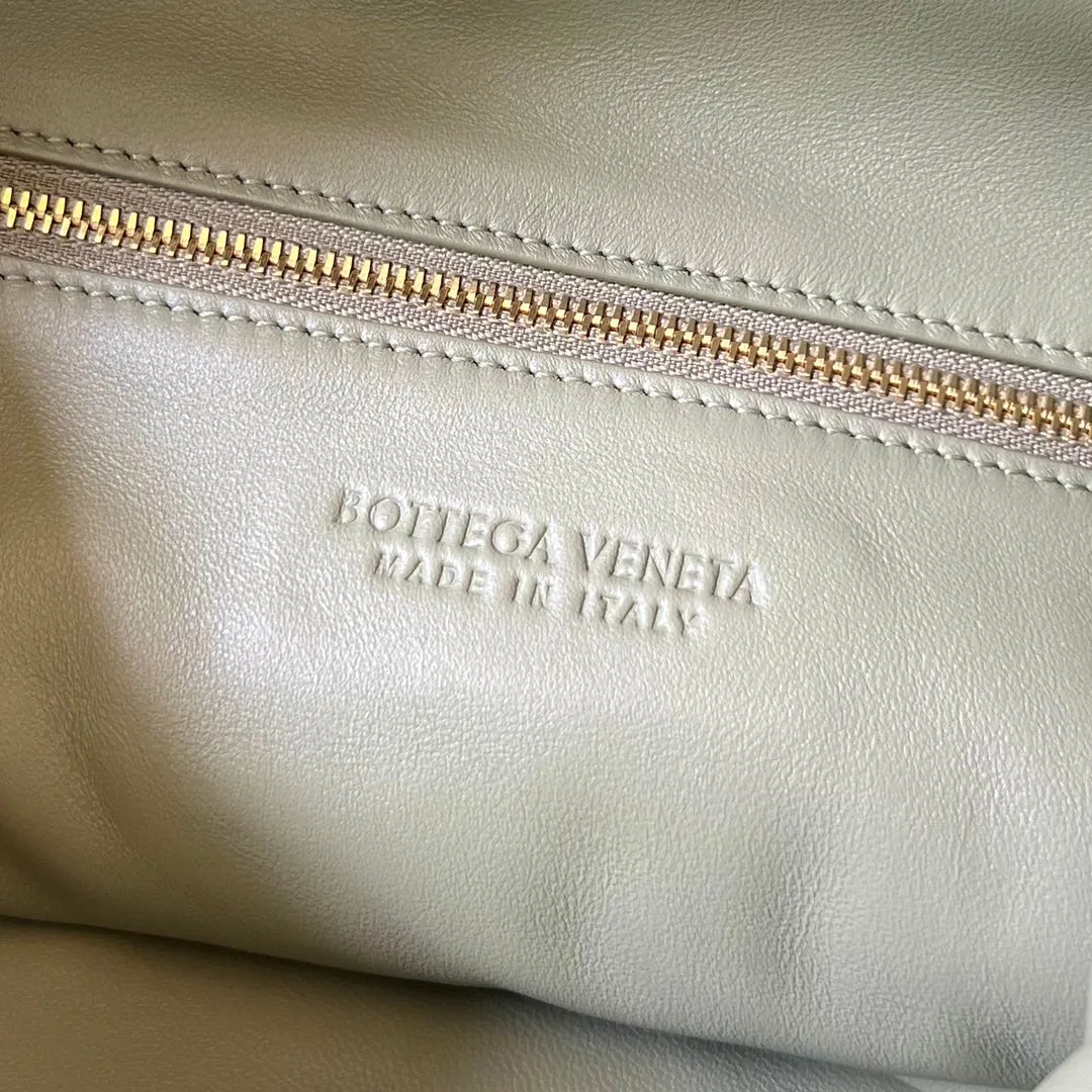 Bottega IN 54 GREY Easy to install LARGE LAMBSKIN 5-star rated HOP Veneta SARDINE