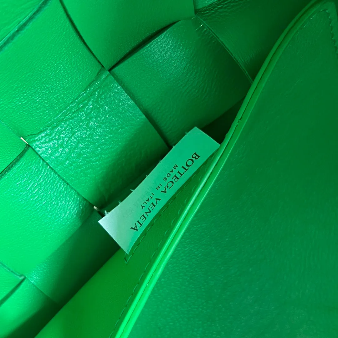 Bottega Popular pick LAMBSKIN CASSETTE GREEN High-security 28 LIGHT Veneta MEDIUM