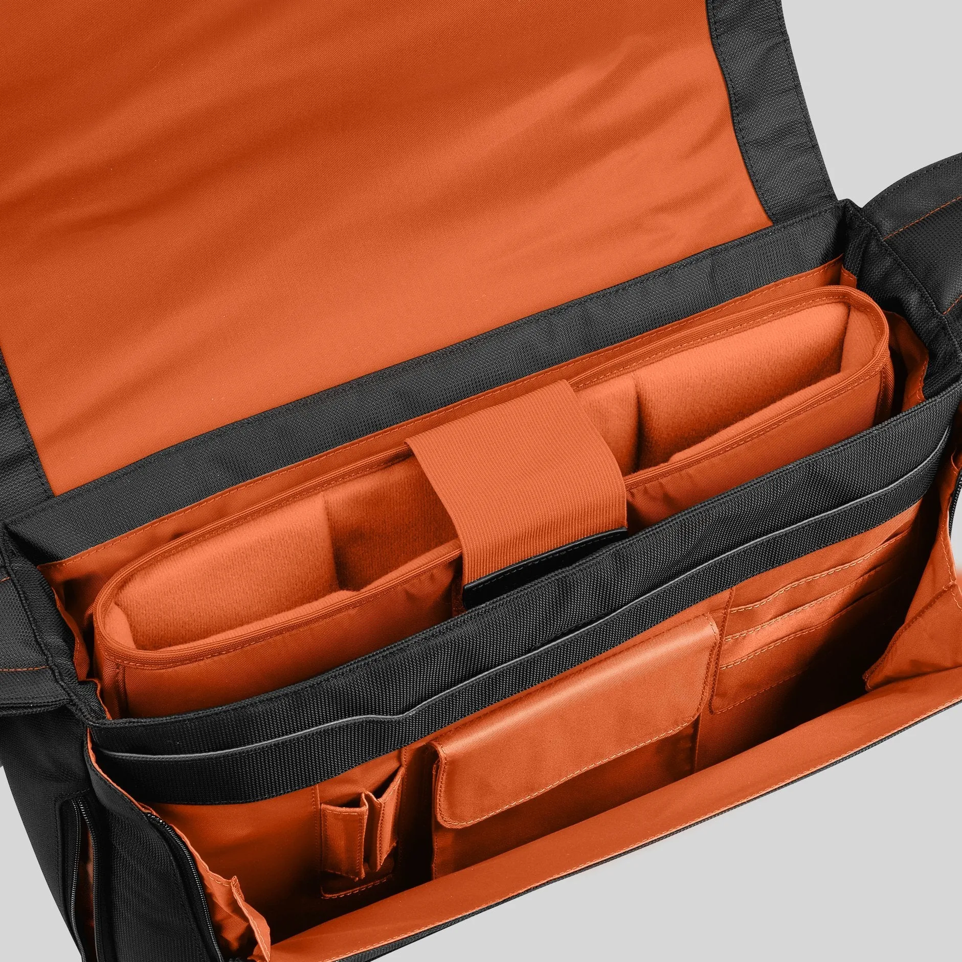 Briggs & Riley Verb Grow Expandable Messenger Bag