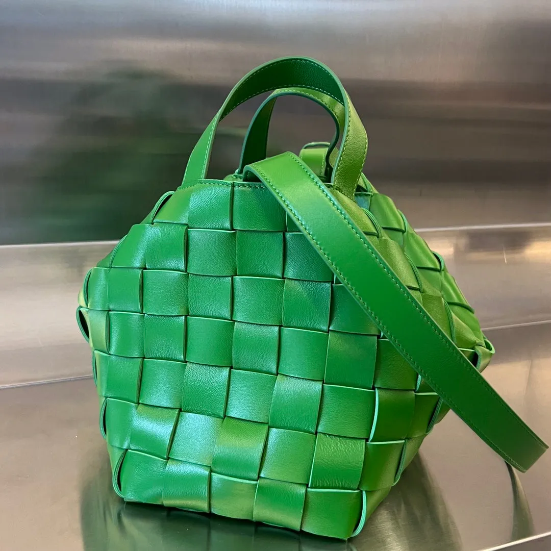 CASSETTE Veneta GREEN Bottega NEON Flexible MEDIUM 28 LAMBSKIN Exceptional value