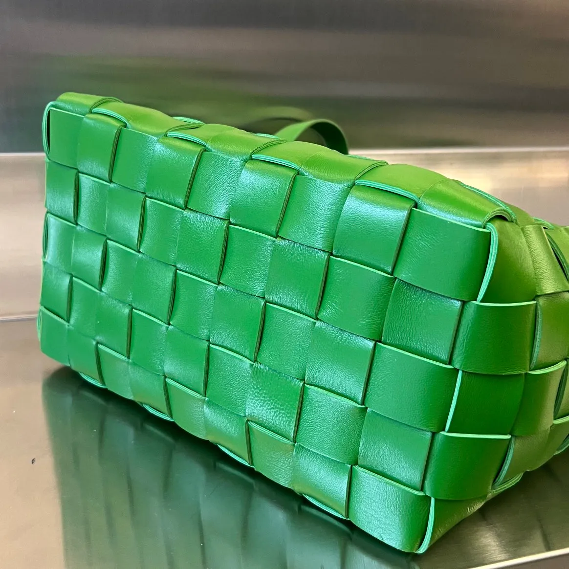 CASSETTE Veneta GREEN Bottega NEON Flexible MEDIUM 28 LAMBSKIN Exceptional value