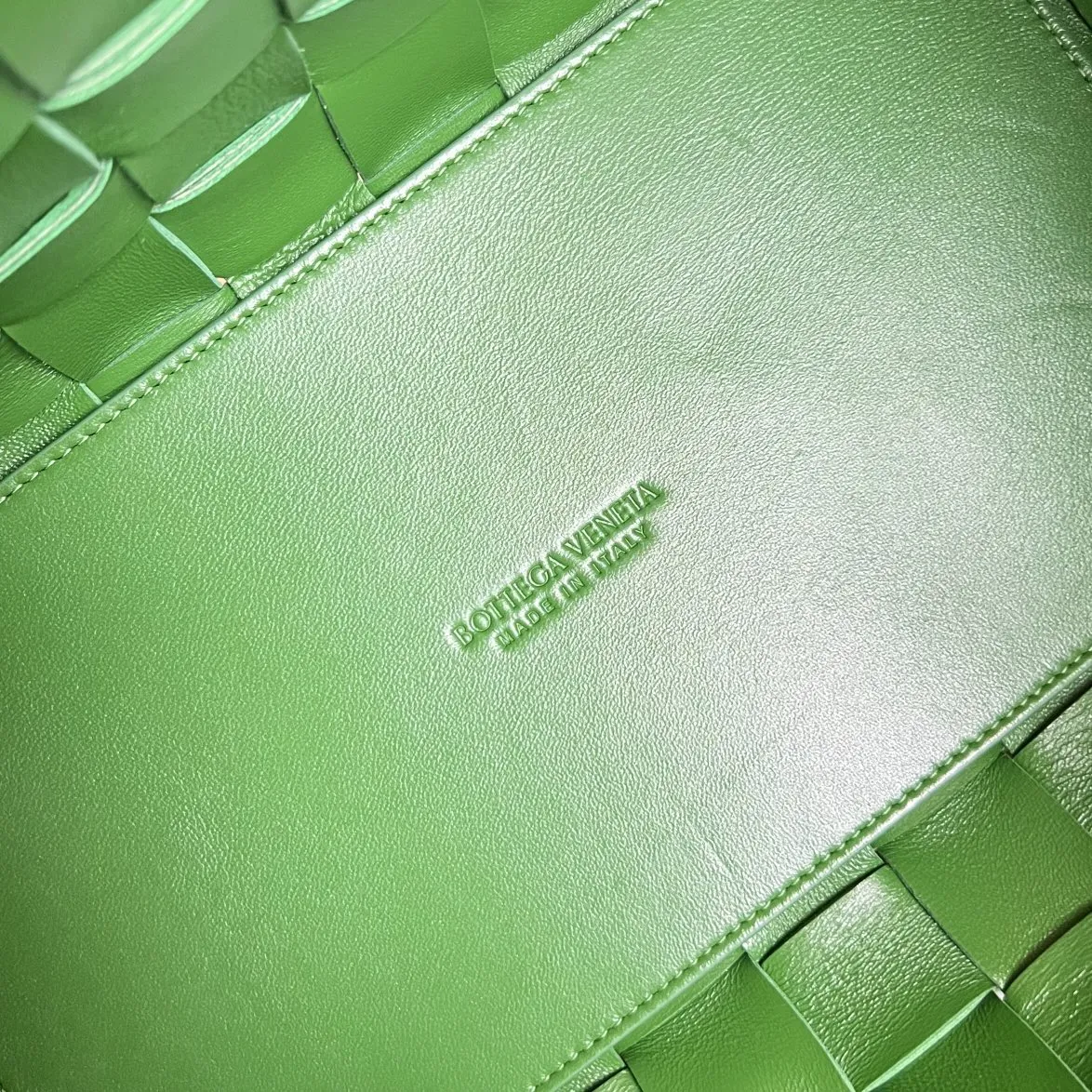 CASSETTE Veneta GREEN Bottega NEON Flexible MEDIUM 28 LAMBSKIN Exceptional value