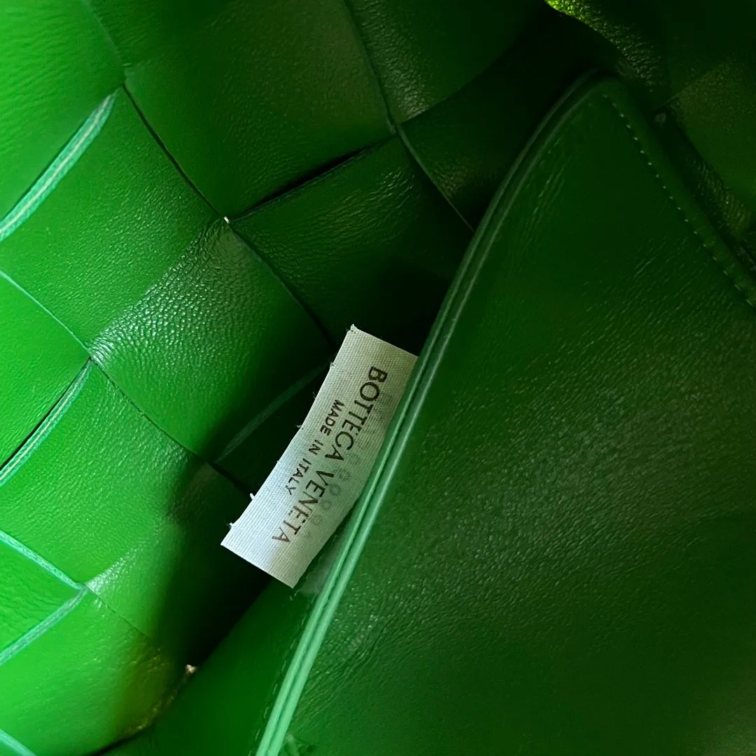 CASSETTE Veneta GREEN Bottega NEON Flexible MEDIUM 28 LAMBSKIN Exceptional value