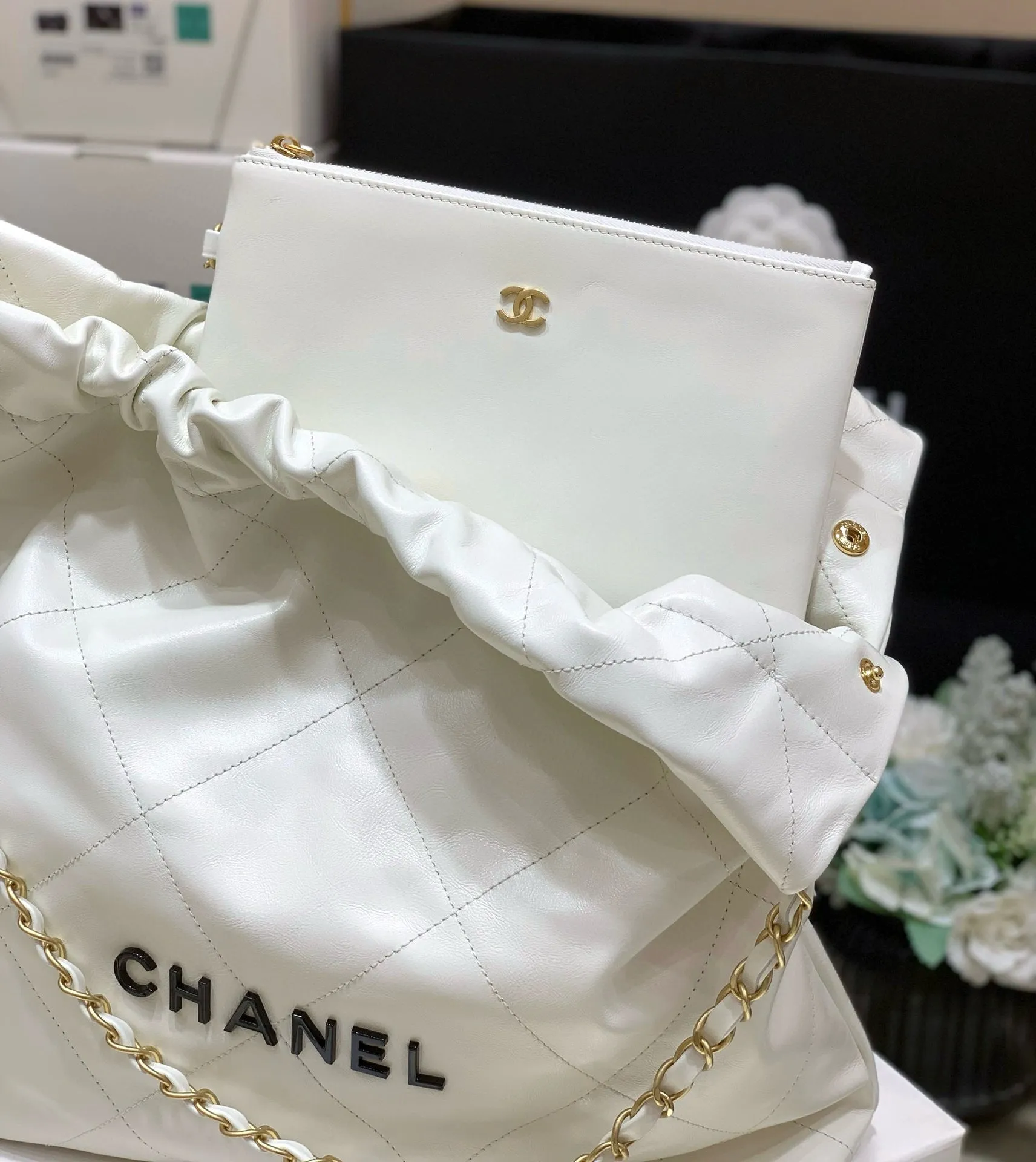 CC 19 HOBO BAG 43CM WHITE CALFSKIN BLACK LOGO GOLD HARDWARE