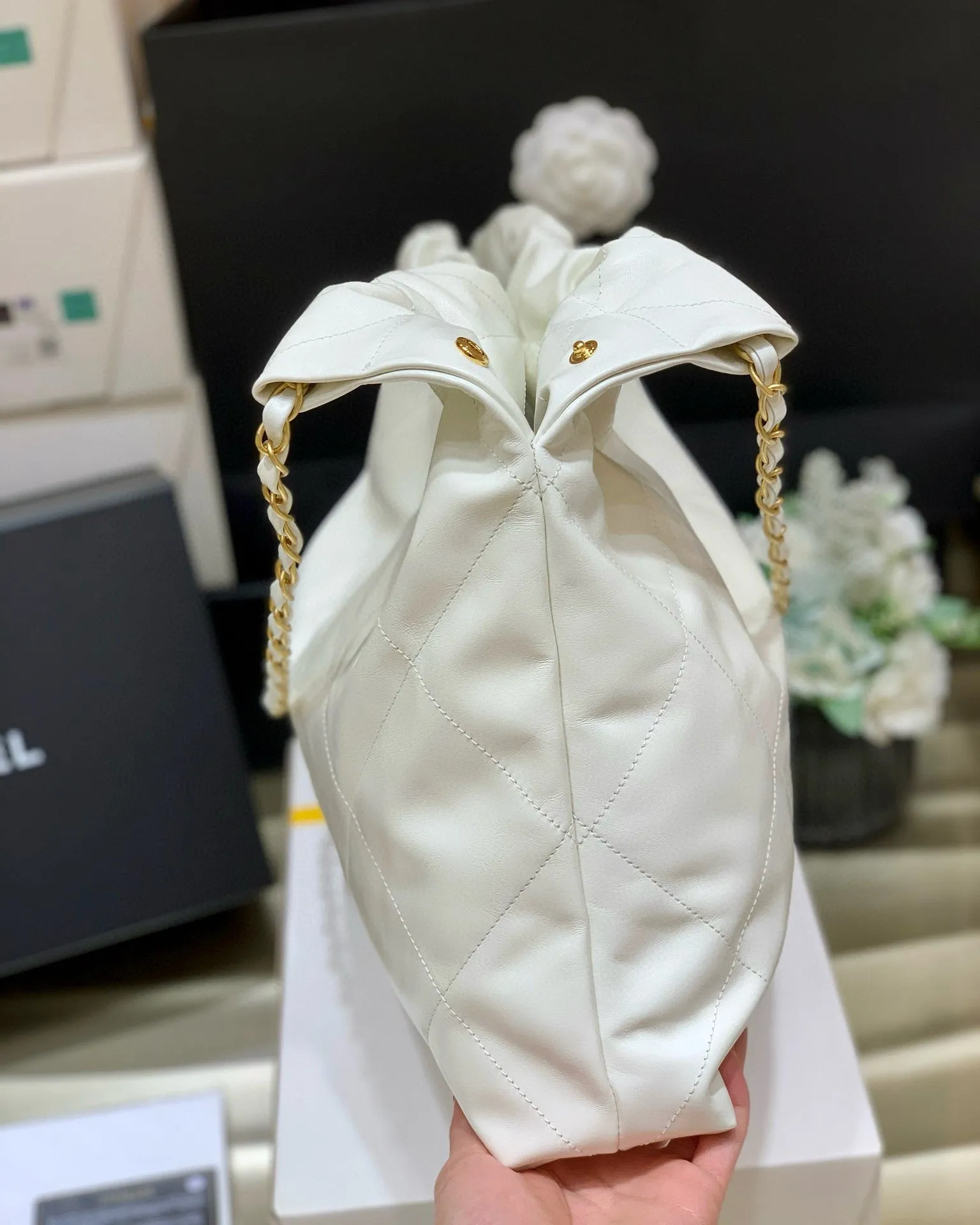 CC 19 HOBO BAG 43CM WHITE CALFSKIN BLACK LOGO GOLD HARDWARE