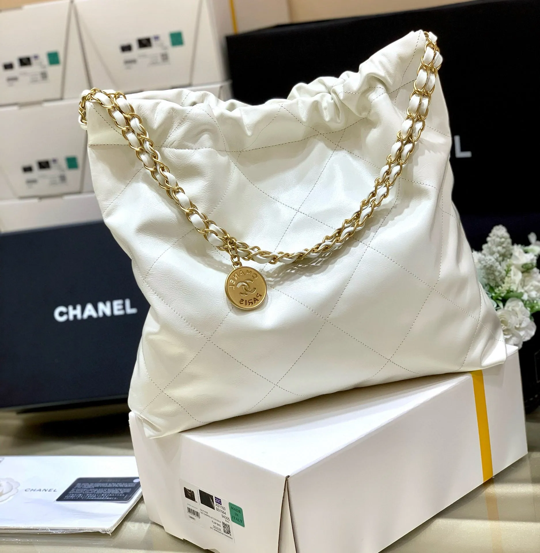 CC 19 HOBO BAG 43CM WHITE CALFSKIN BLACK LOGO GOLD HARDWARE