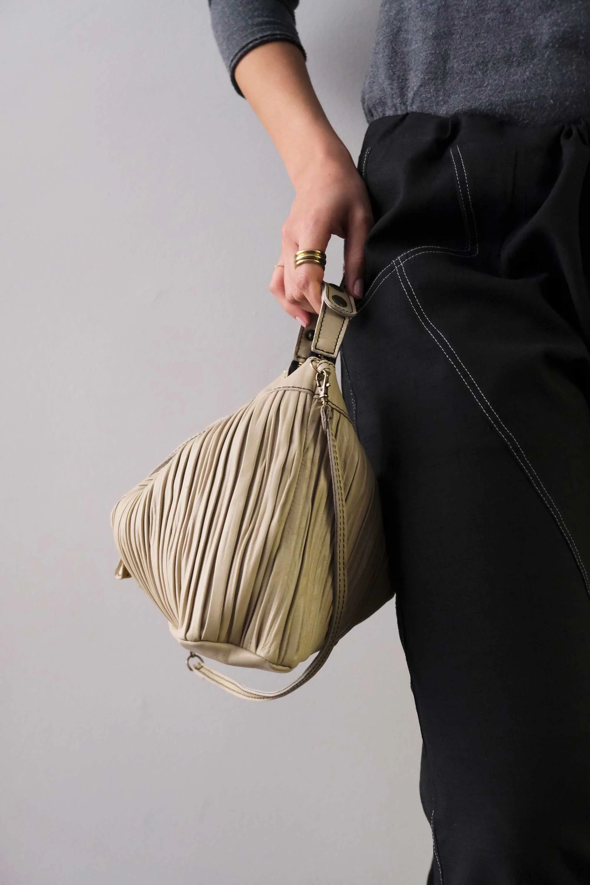 Chicca Media hobo bag in sand pleated leather - Made in Italy -