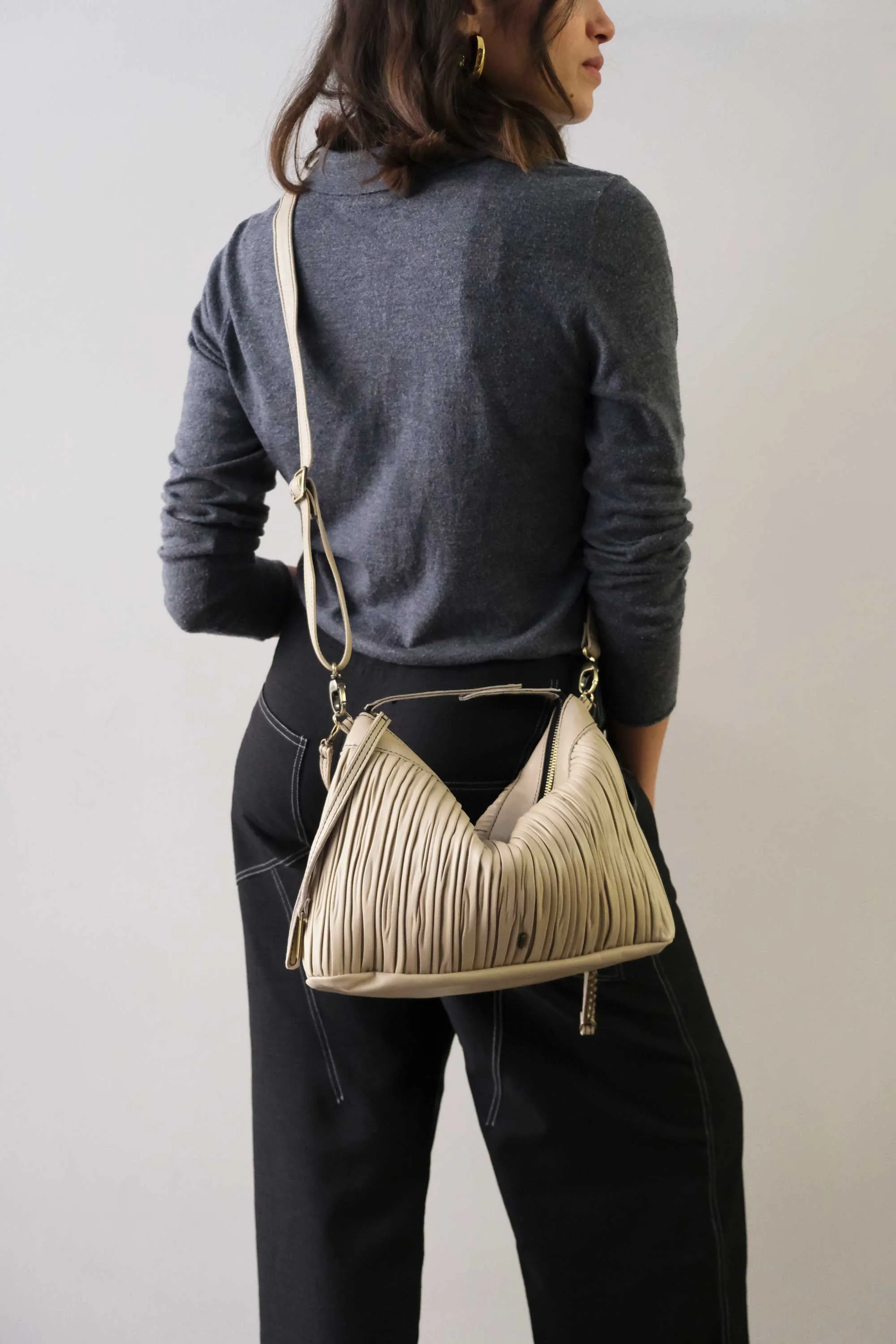 Chicca Media hobo bag in sand pleated leather - Made in Italy -