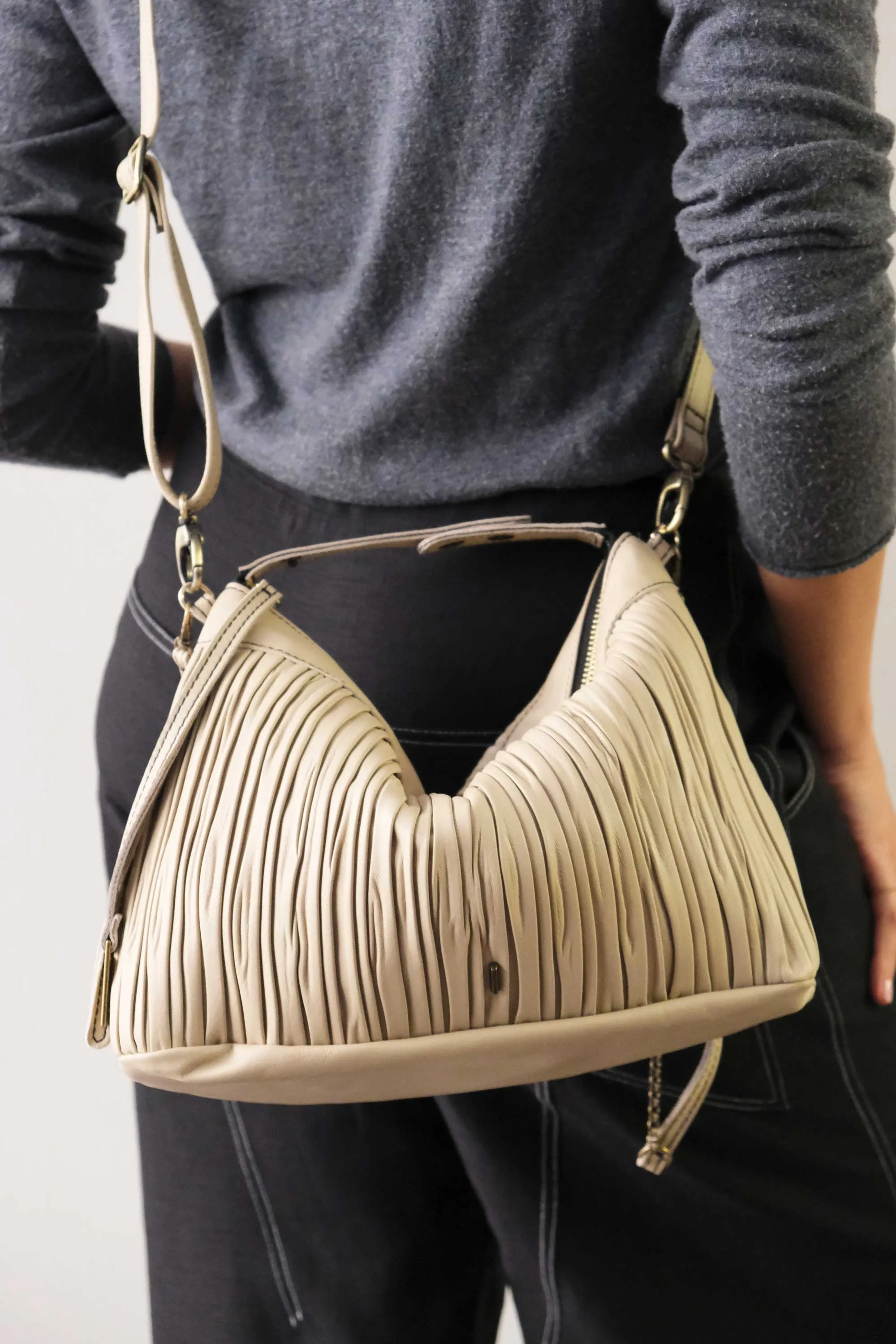 Chicca Media hobo bag in sand pleated leather - Made in Italy -