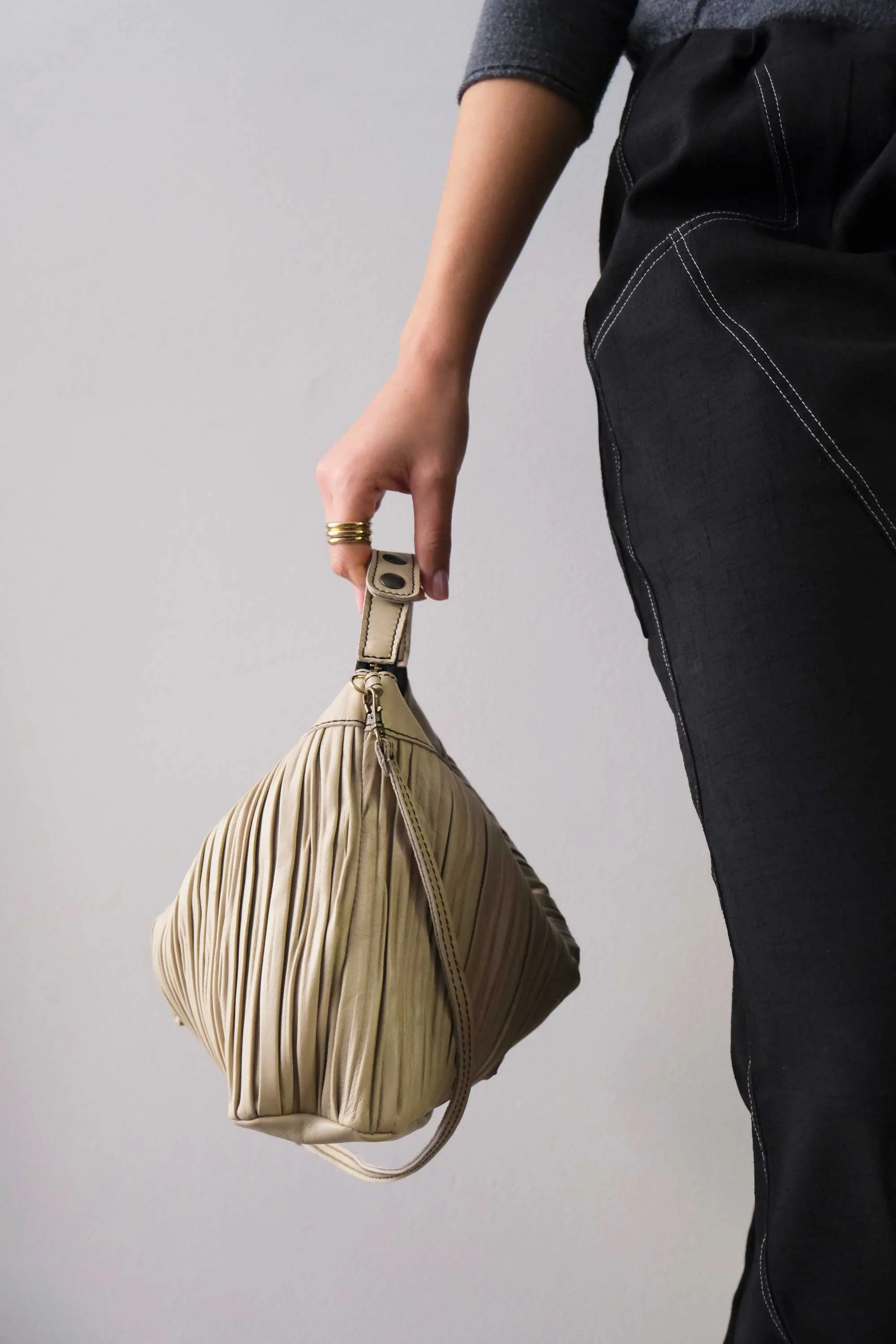 Chicca Media hobo bag in sand pleated leather - Made in Italy -
