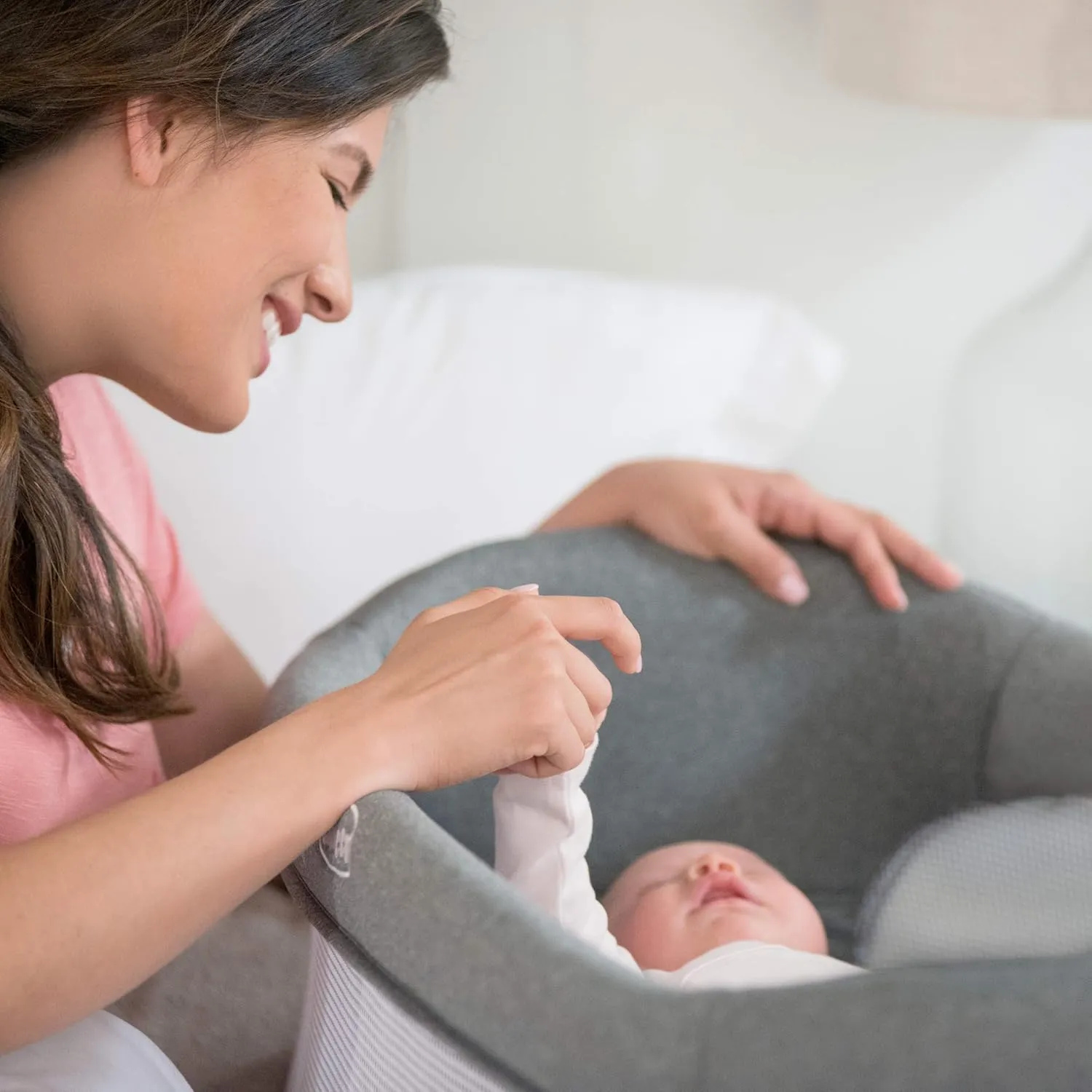 Chicco Close to You 3-in-1 Bedside Bassinet, Portable Newborn Bassinet with Wheels, Adjustable-Height Changing Table | Heather Grey/Grey