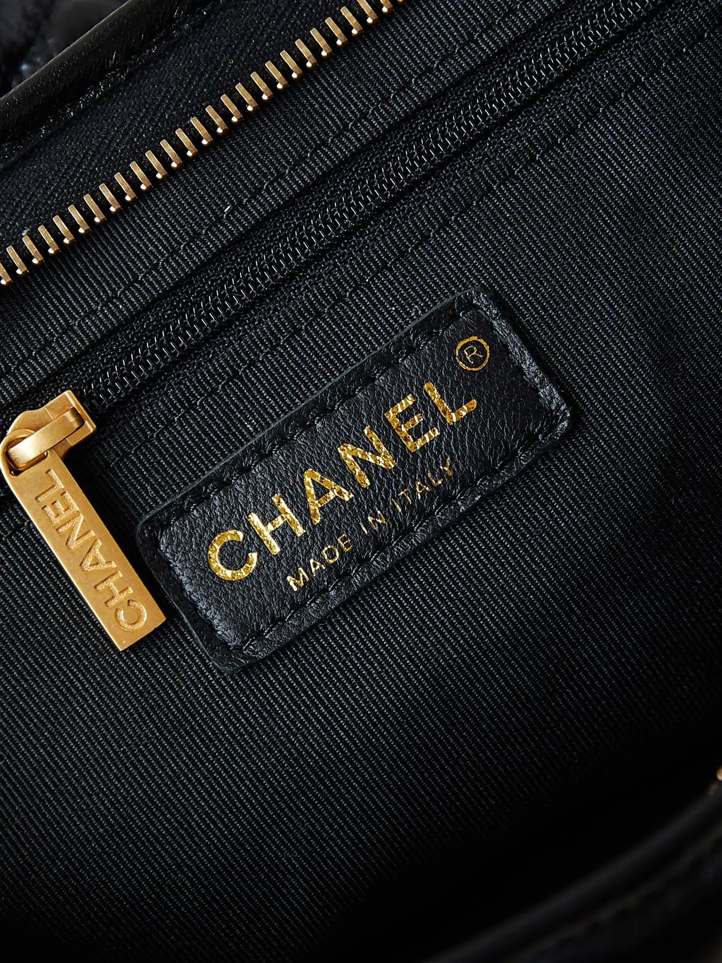 Discounted delivery hobo CHANEL bag calfskin 24a 32cm Plug-and-play gold hardware black