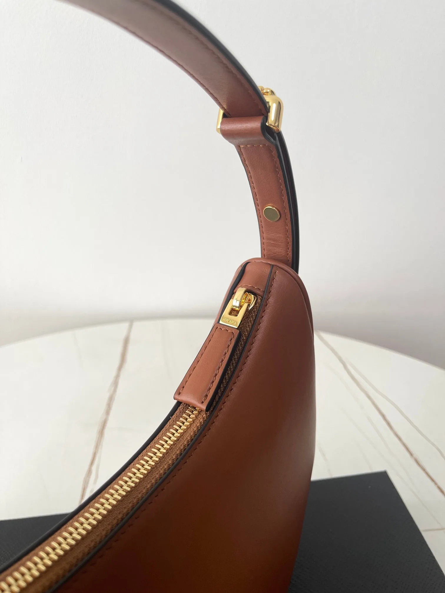 Fast dispatch PRADA ARQUÉ COGNAC LEATHER BROWN Buy-more-save-more IN 22 BAG SHOULDER