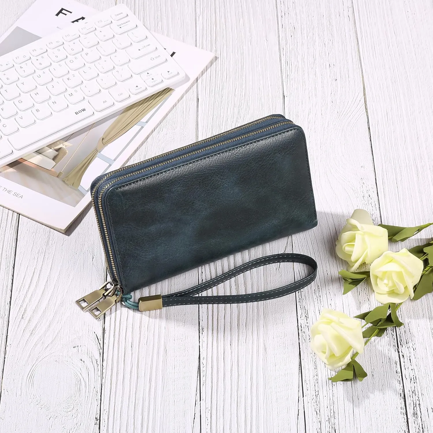 GAEKEAO Wallet for Women Clutch RFID Blocking Wristlet Leather Purse Large Capacity Credit Card Holder with Grip Hand Strap