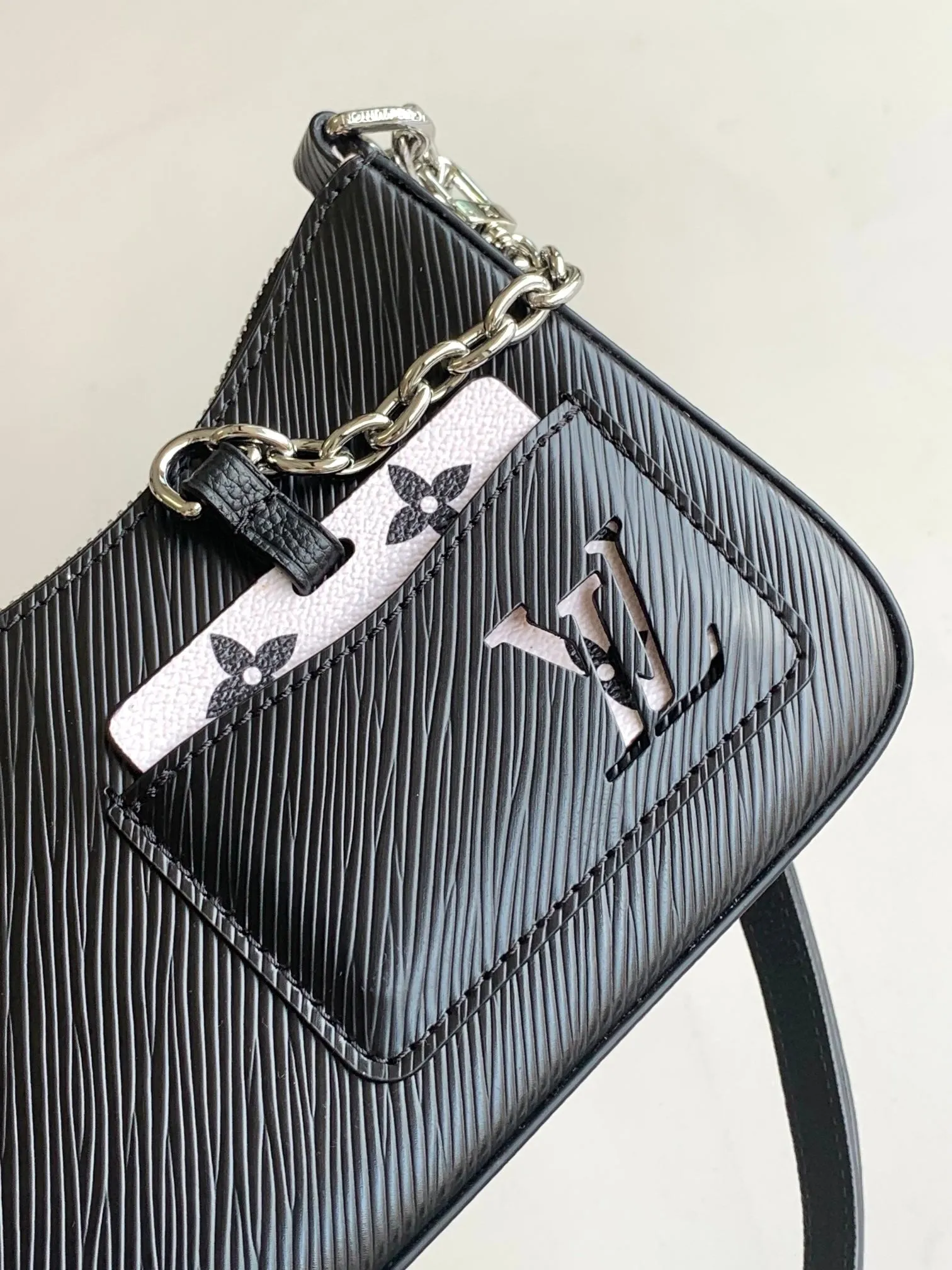 GRAINED MARELLINI Vuitton BLACK 19 Heavy discount Louis LEATHER Beautiful EPI