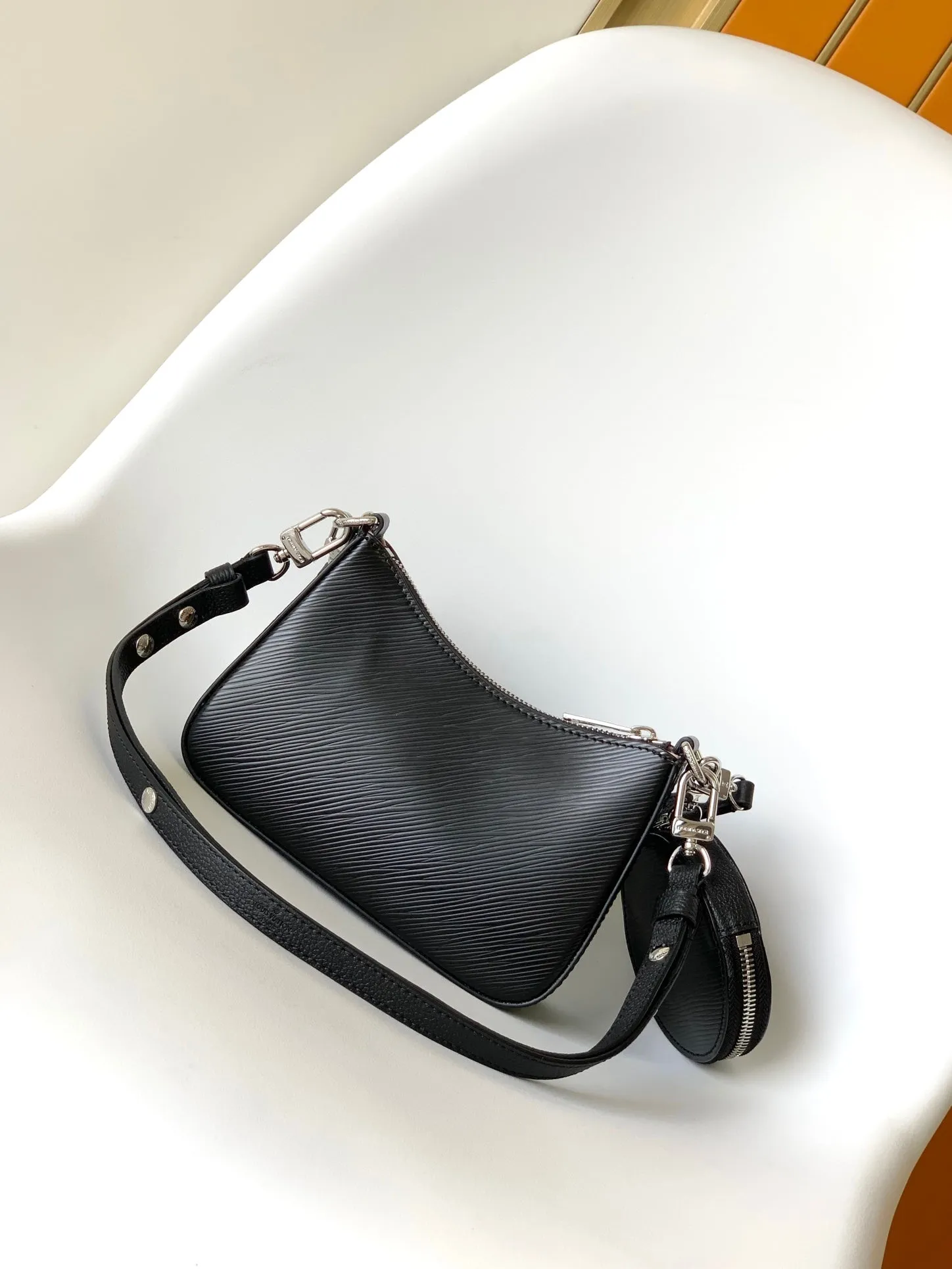 GRAINED MARELLINI Vuitton BLACK 19 Heavy discount Louis LEATHER Beautiful EPI