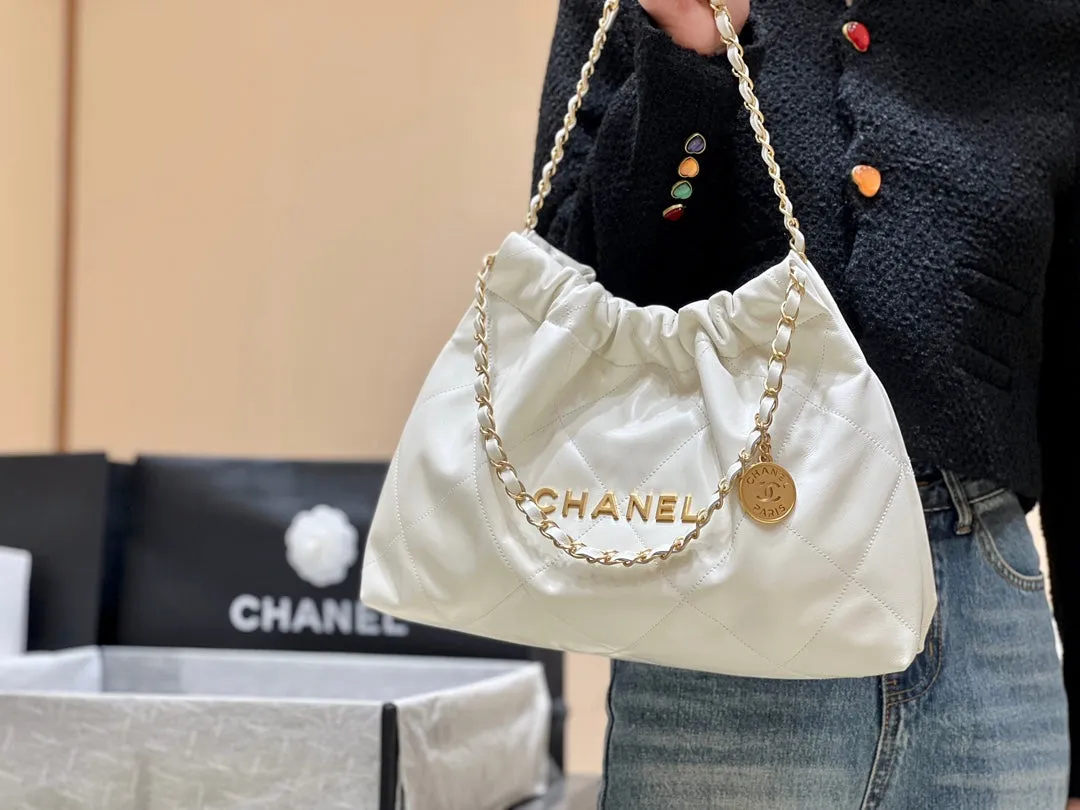 HARDWARE BAG WHITE Exclusive collection GOLD GOATSKIN Safe payments 19 HOBO CHANEL 43CM