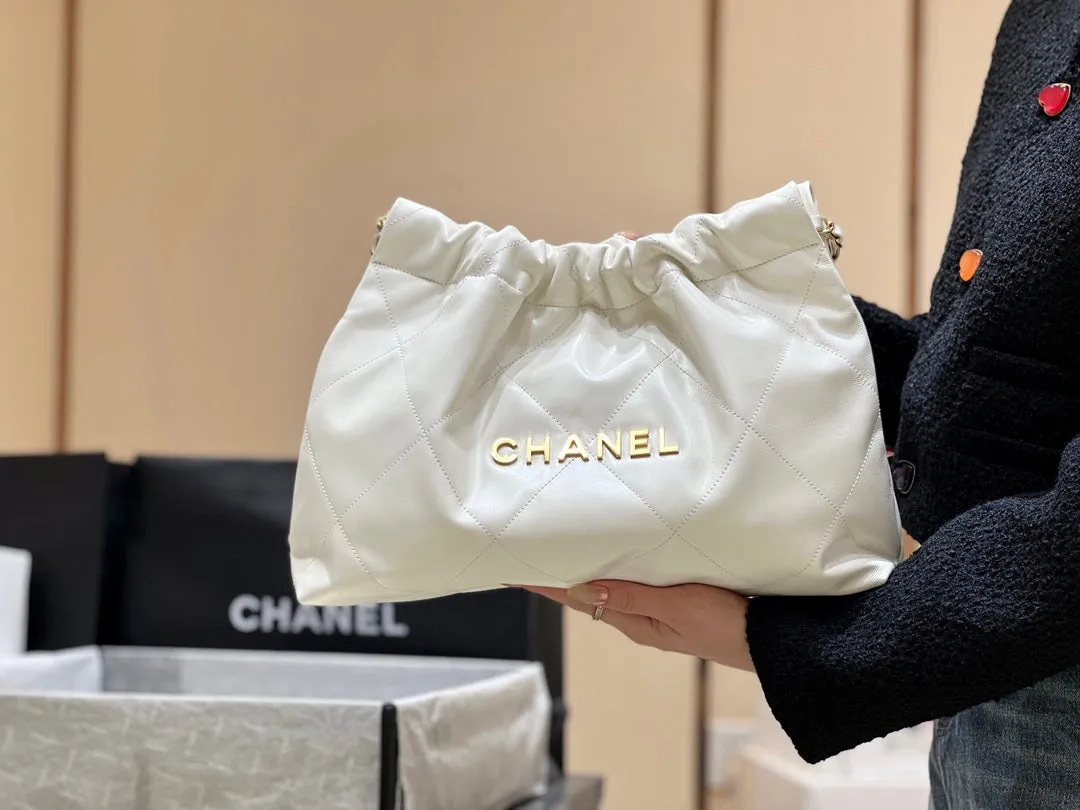 HARDWARE BAG WHITE Exclusive collection GOLD GOATSKIN Safe payments 19 HOBO CHANEL 43CM