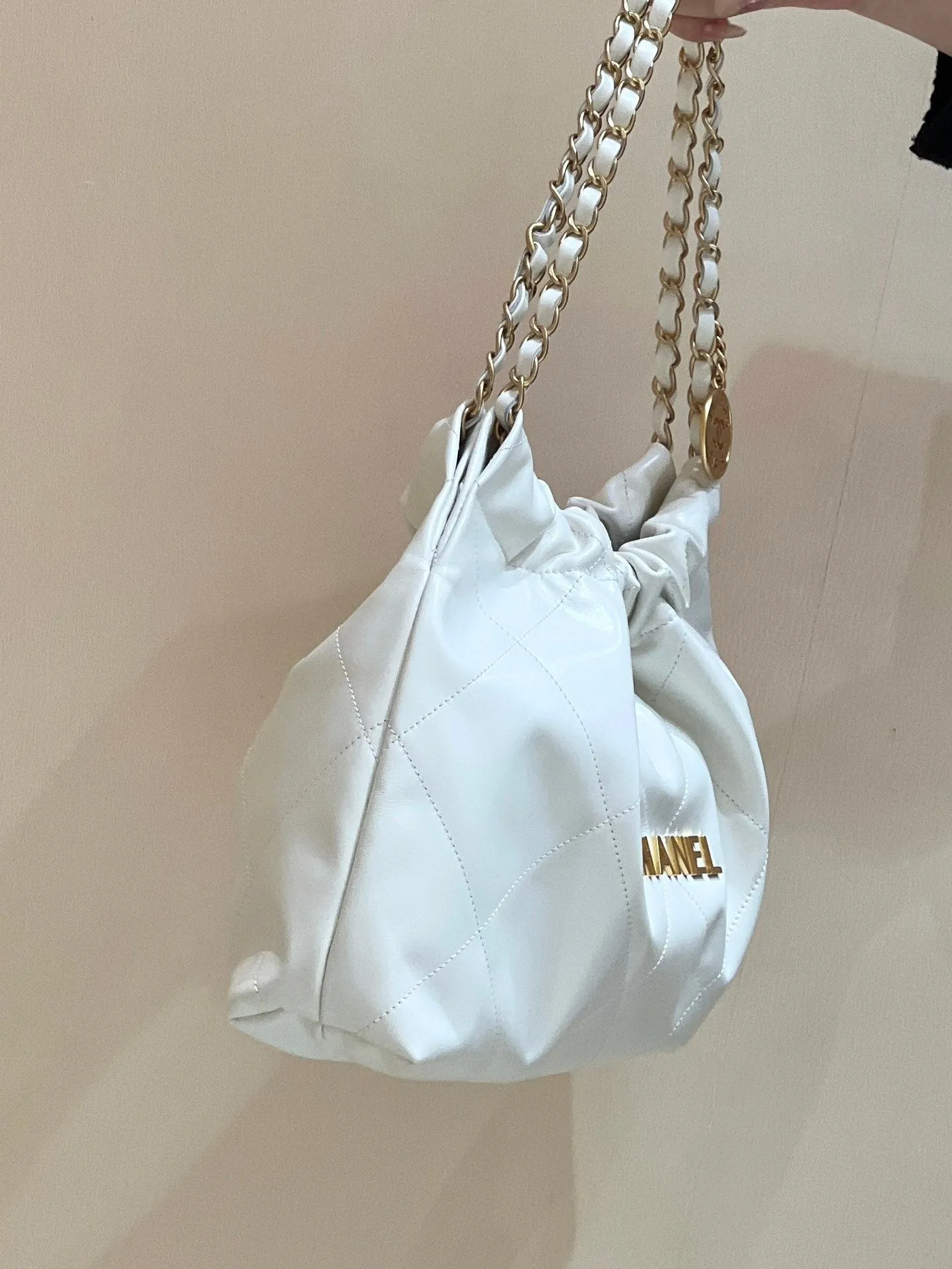 HARDWARE BAG WHITE Exclusive collection GOLD GOATSKIN Safe payments 19 HOBO CHANEL 43CM