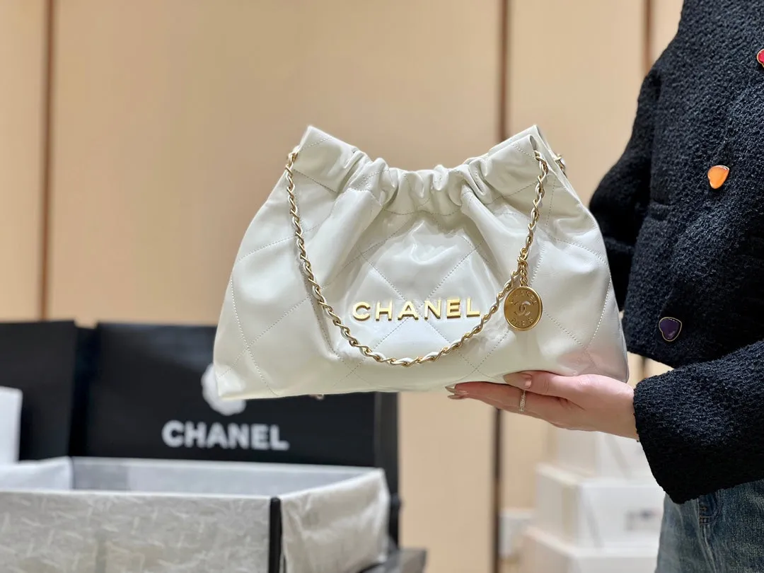 HARDWARE BAG WHITE Exclusive collection GOLD GOATSKIN Safe payments 19 HOBO CHANEL 43CM