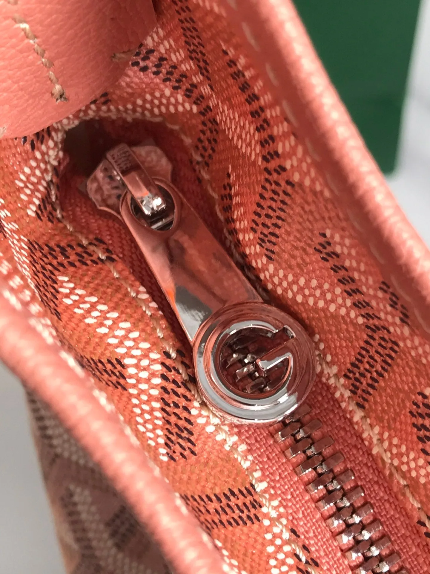 HOBO BOHÈME 42 IN MANHATTAN PINK GOYARDINE CANVAS AND LAMBSKIN