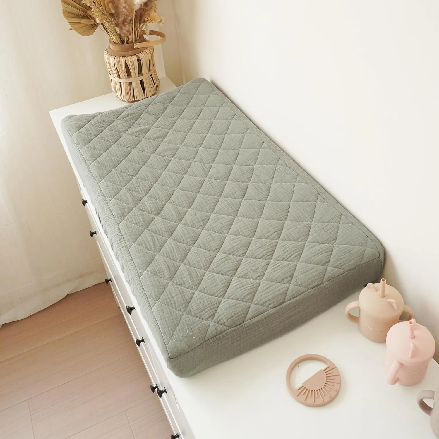Konssy Waterproof Muslin Changing Pad Cover 2 Pack, Quilted Cotton Fitted Diaper Chang Table Cover, Soft Changing Pad Sheets for Girls Boys (Fog Green,Cream)