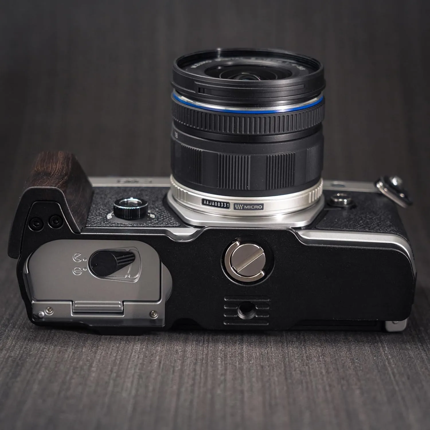 L-Shaped Camera Handle ，Compatible with OM System OM-3 Camera ，Precious Vintage Solid Wood | Handcrafted by Experienced Artisans (African Blackwood Black)