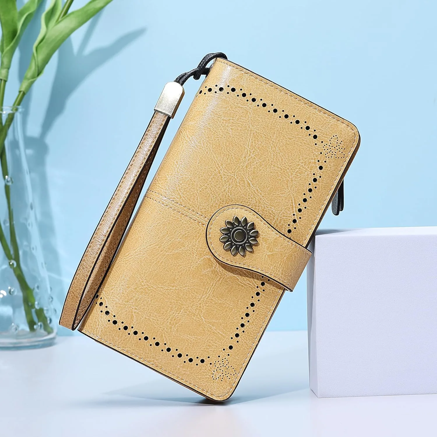 Lavemi Womens Large Capacity Genuine Leather RFID Blocking Wallets Wristlet Clutch Card Holder
