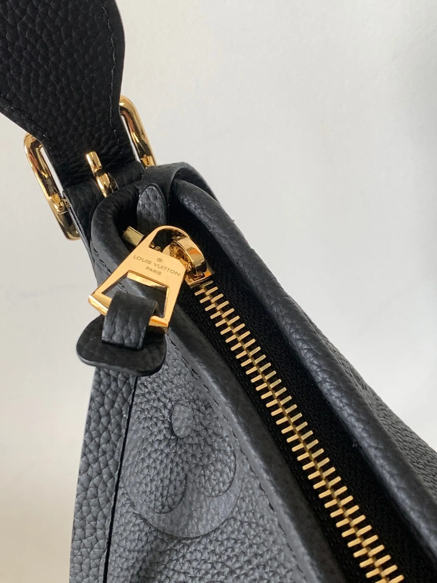 Louis BLACK PM Vuitton CARRYALL 29 GRAINED COWHIDE MONOGRAM Trusted LEATHER Premium selection