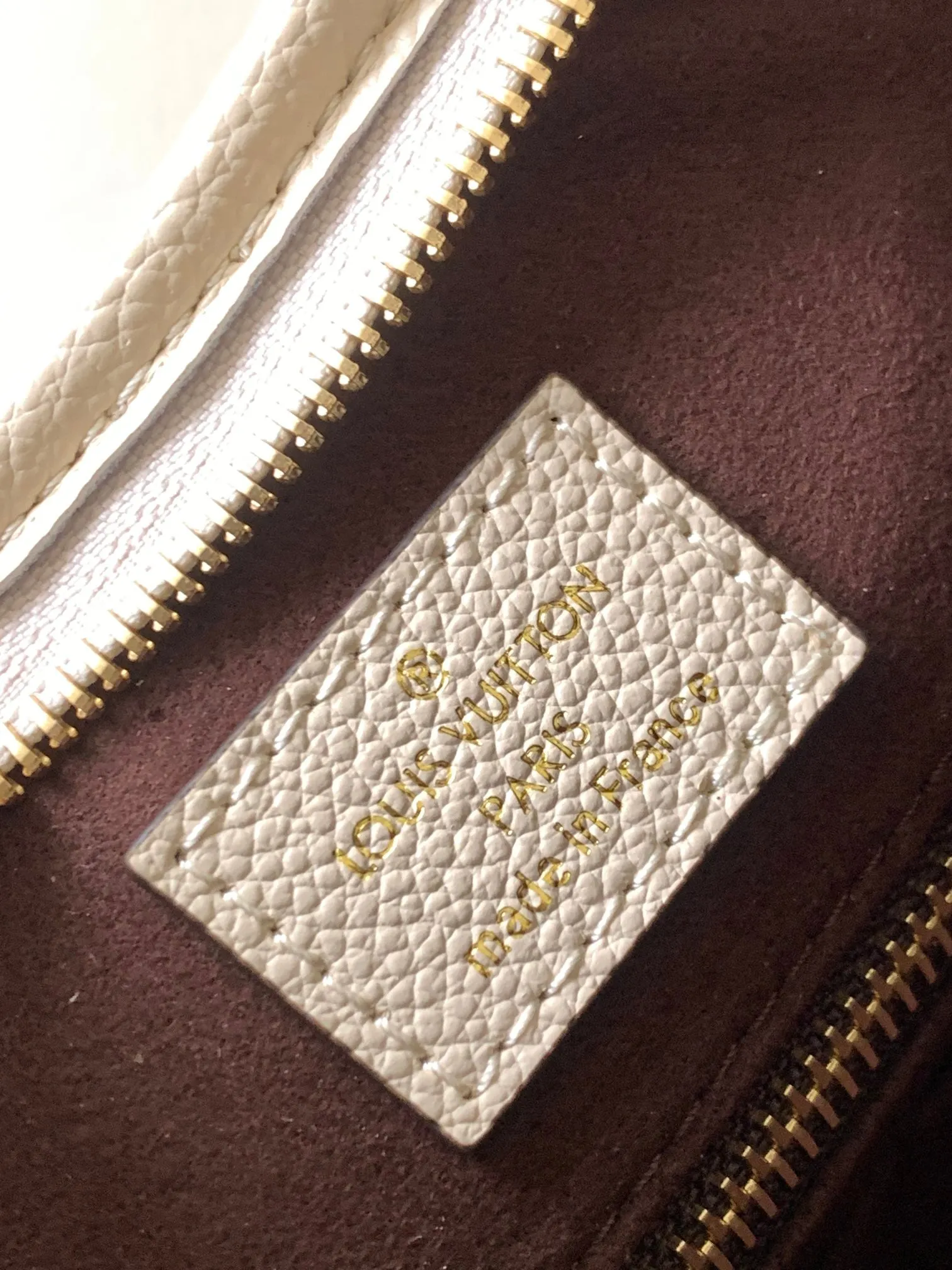 Louis Vuitton Hurry, act fast PM COWHIDE MONOGRAM LEATHER GRAINED Refined WHITE CARRYALL 29