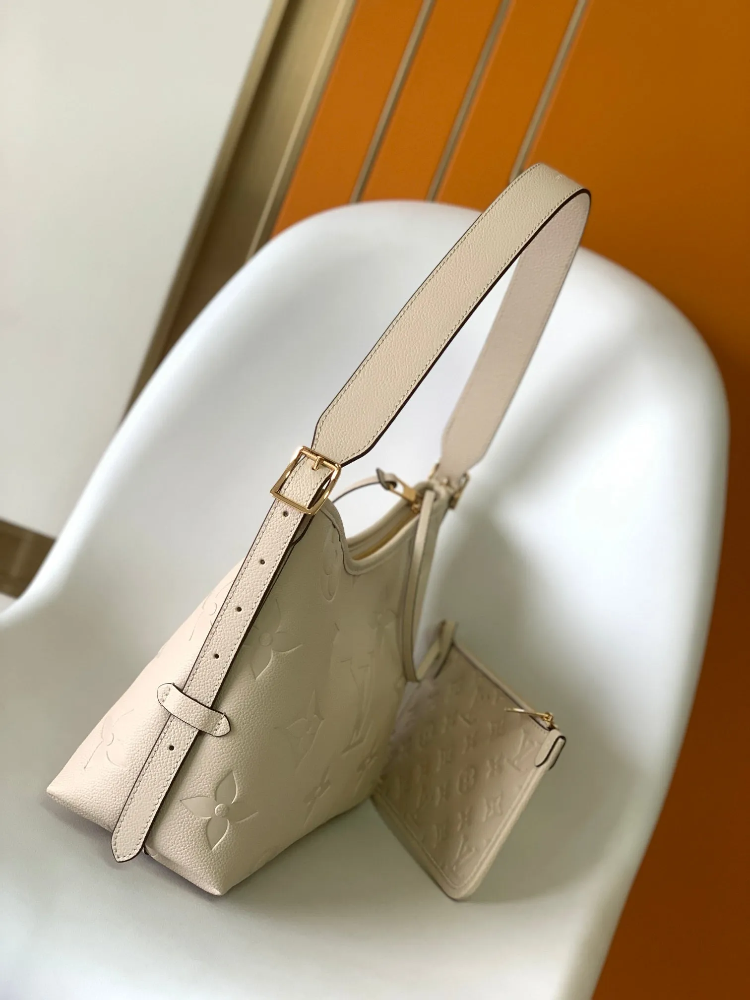 Louis Vuitton Hurry, act fast PM COWHIDE MONOGRAM LEATHER GRAINED Refined WHITE CARRYALL 29
