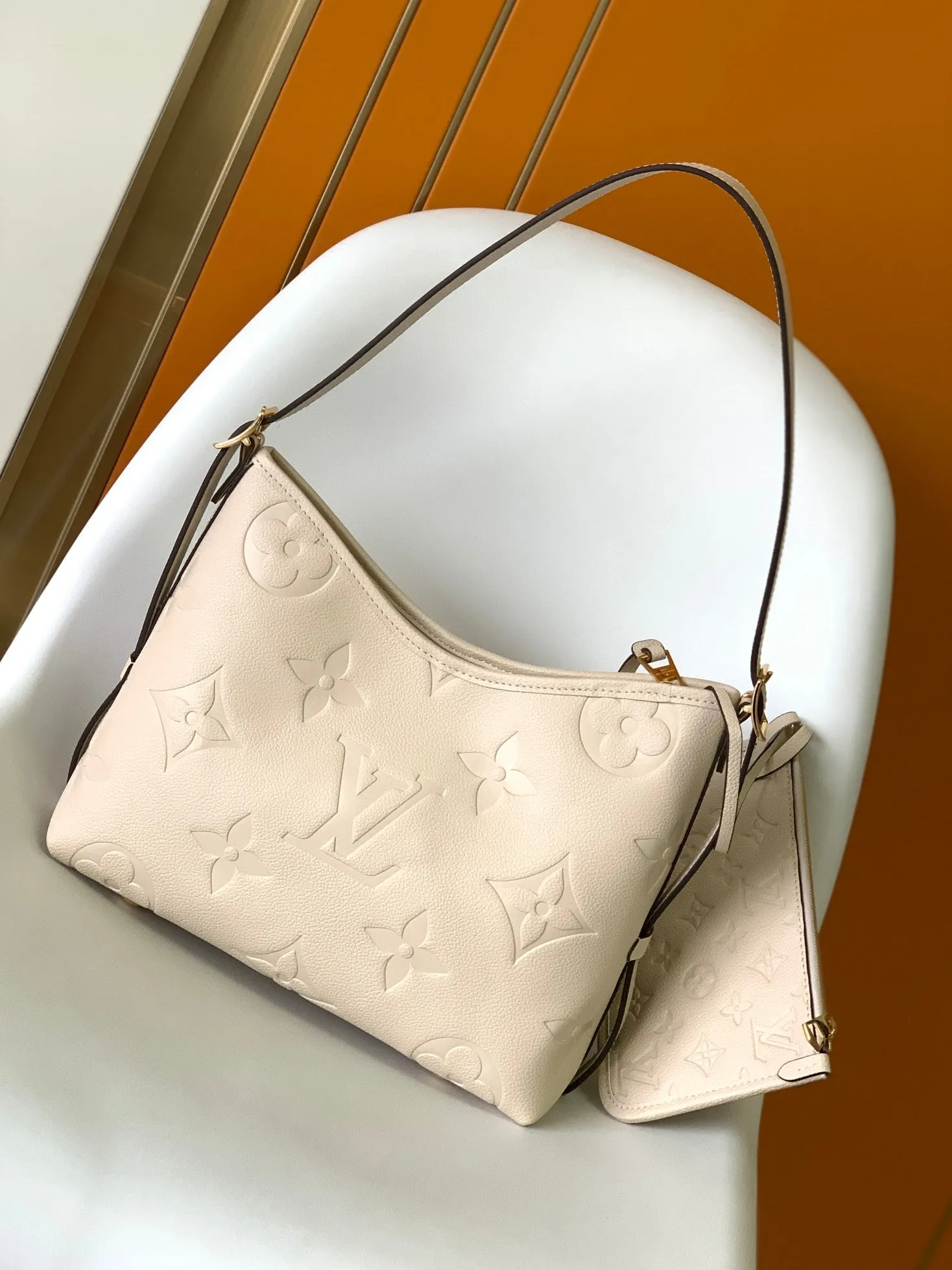 Louis Vuitton Hurry, act fast PM COWHIDE MONOGRAM LEATHER GRAINED Refined WHITE CARRYALL 29