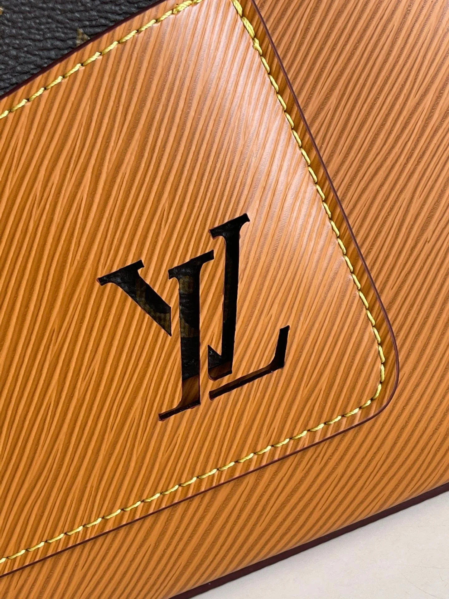 MARELLE 25 HONEY GOLD EPI GRAINED COWHIDE LEATHER
