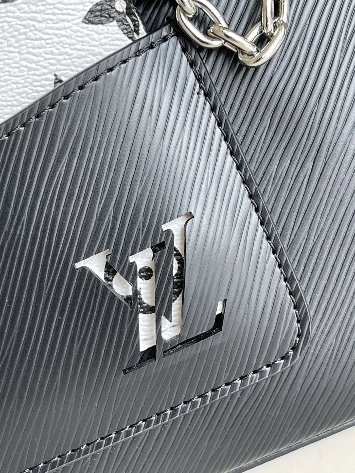 MARELLE Get it before it's COWHIDE LEATHER Savings-packed EPI 25 Louis GRAINED BLACK Vuitton