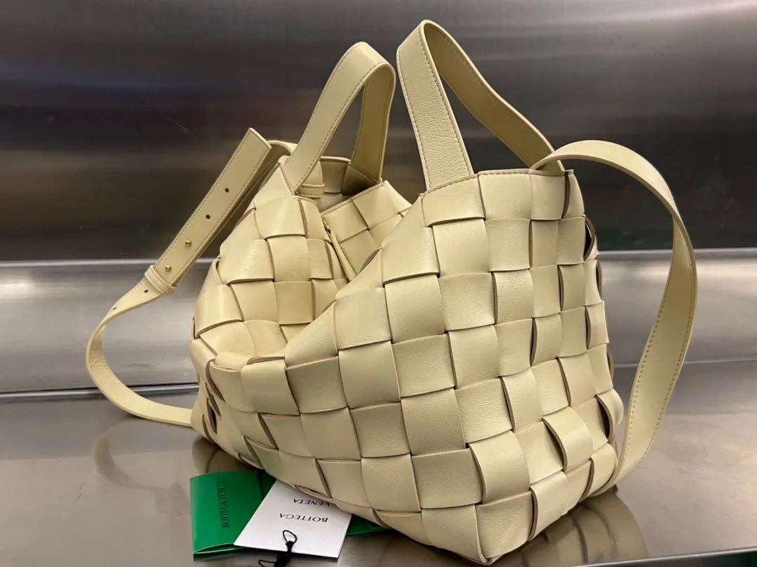 MEDIUM CASSETTE BEIGE Fully-featured LAMBSKIN Veneta Fast shipping 28 Bottega