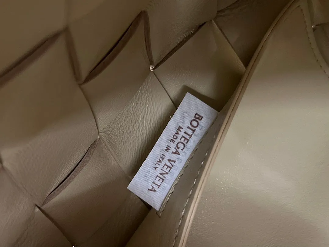 MEDIUM CASSETTE BEIGE Fully-featured LAMBSKIN Veneta Fast shipping 28 Bottega