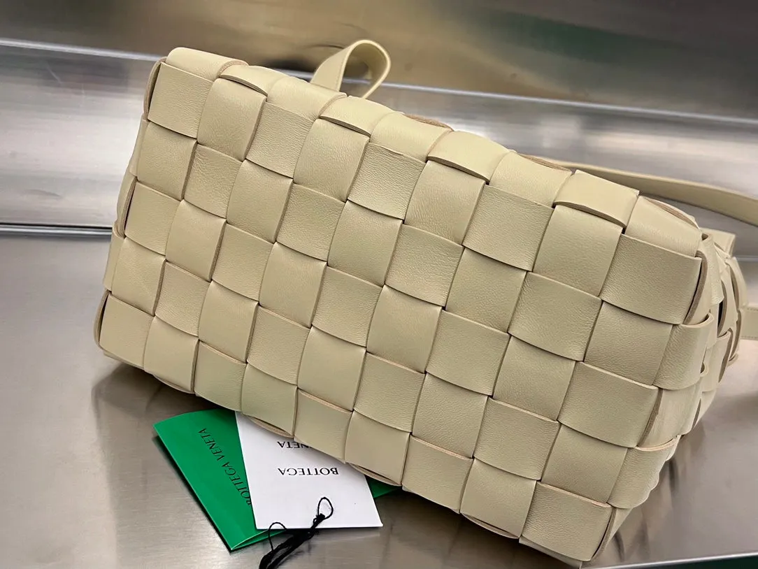 MEDIUM CASSETTE BEIGE Fully-featured LAMBSKIN Veneta Fast shipping 28 Bottega