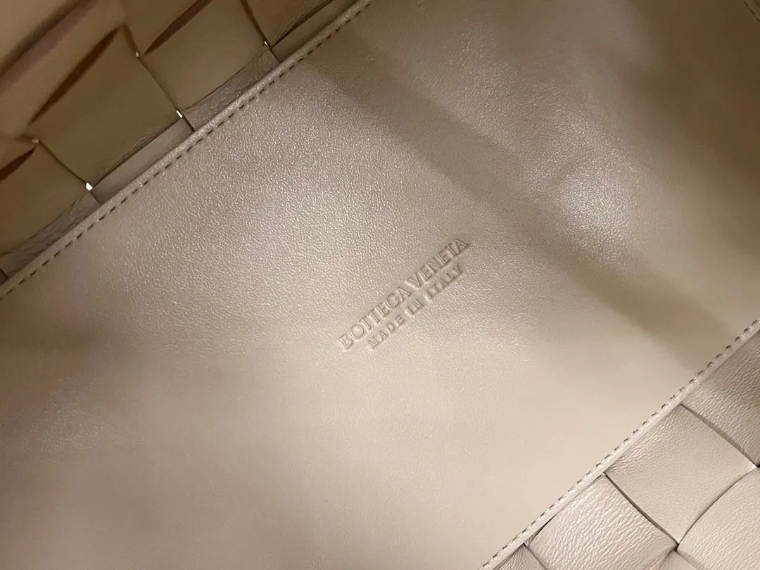 MEDIUM CASSETTE BEIGE Fully-featured LAMBSKIN Veneta Fast shipping 28 Bottega