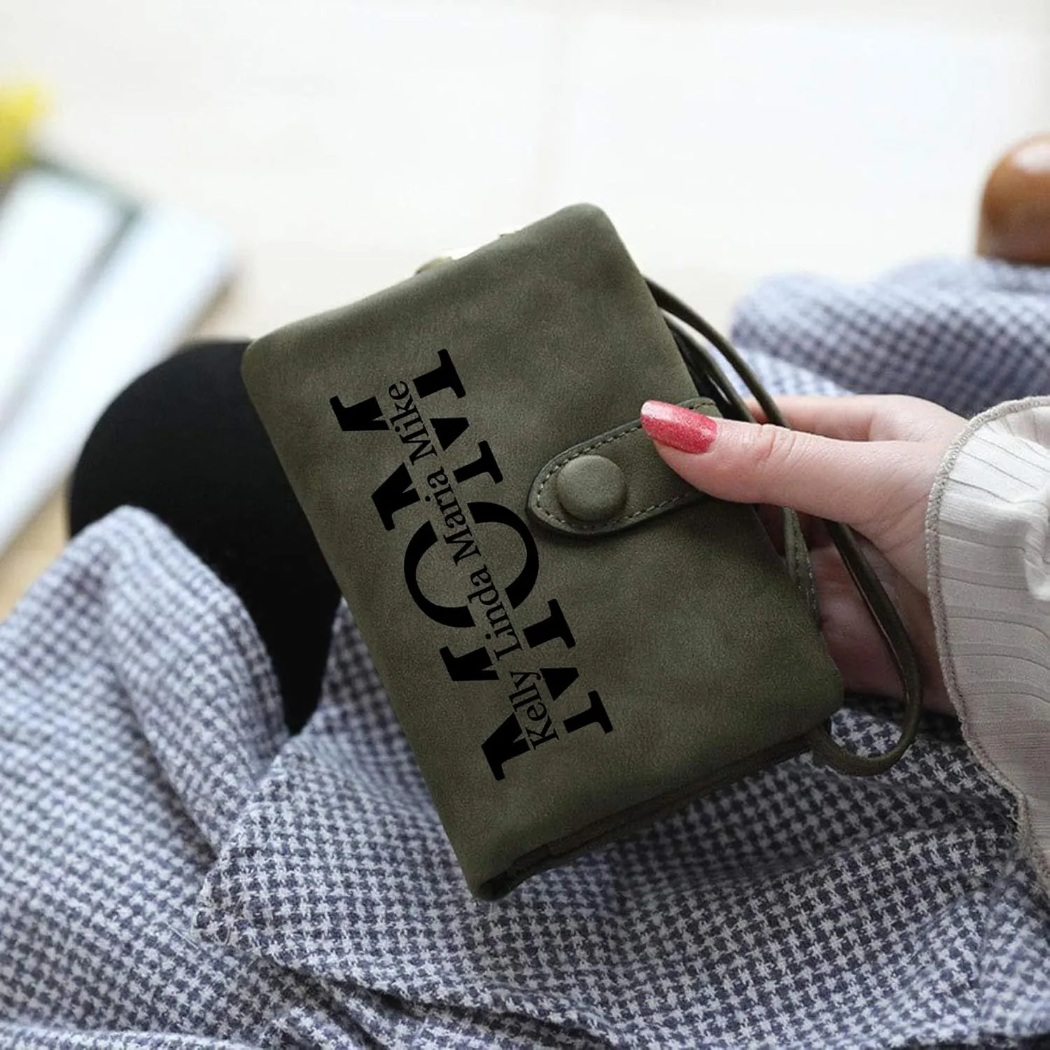 Personalized Gifts for Mom - Custom Womens Wallet with Names, Gifts for Mothers Day Mom Birthday - Customized Ladies Wristlet Wallet Coin Purse Bifold Cards Holder, Black