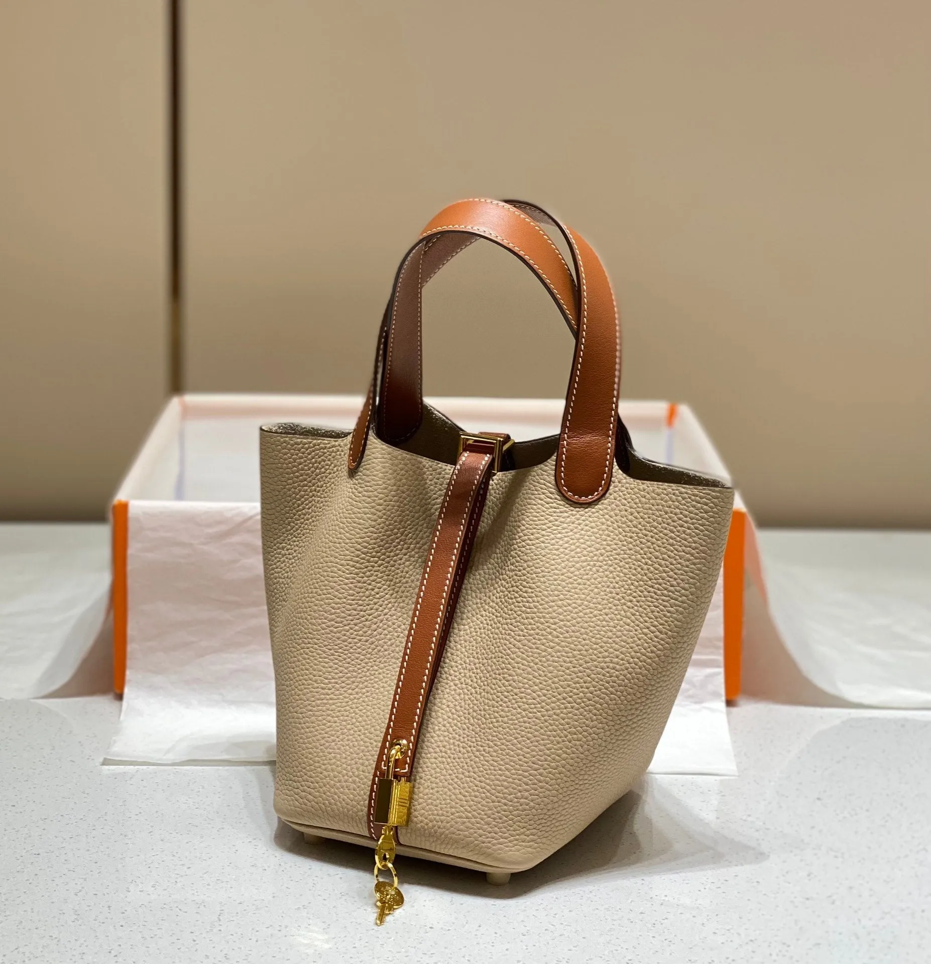 picotin lock 18 beige brown togo ghw