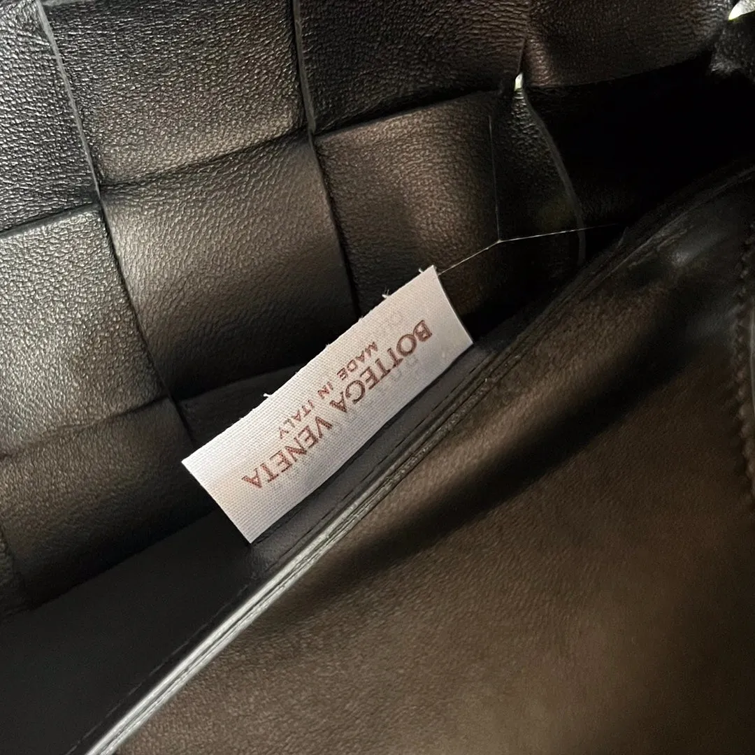 Reliable customer support BLACK Unbeatable range Veneta 28 LAMBSKIN Bottega CASSETTE MEDIUM