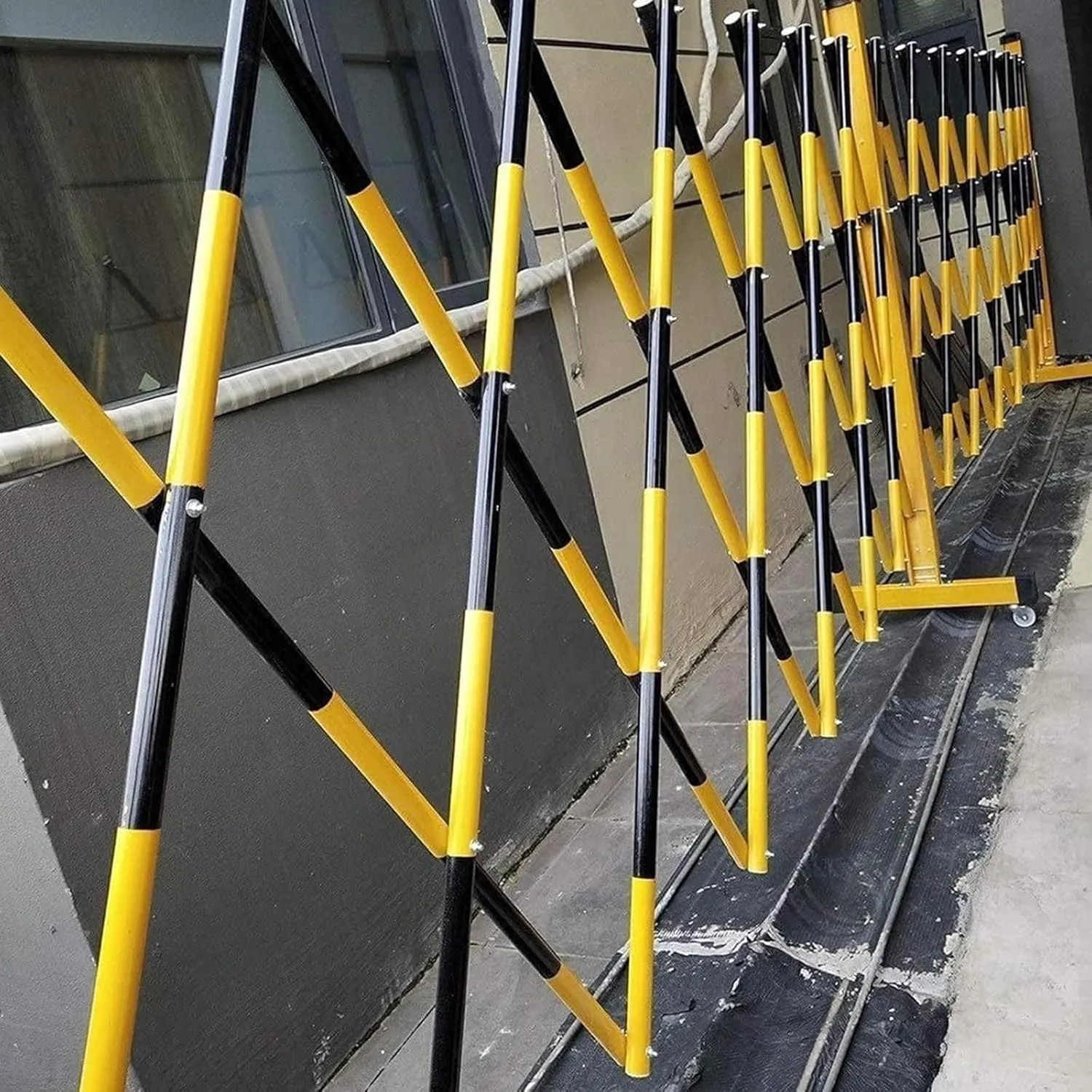 Retractable Barricade,Mobile Parking Barrier,Expandable Metal Security Gate,Portable Telescopic Traffic Barricade with Wheels,Folding Industrial Mobile Safety Barricade,Yellow and Black(9m)