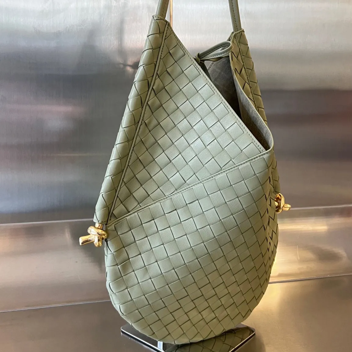 SOLSTICE 44 MEDIUM Trusted platform LAMBSKIN SARDINE Bottega GREY Veneta Seamless support