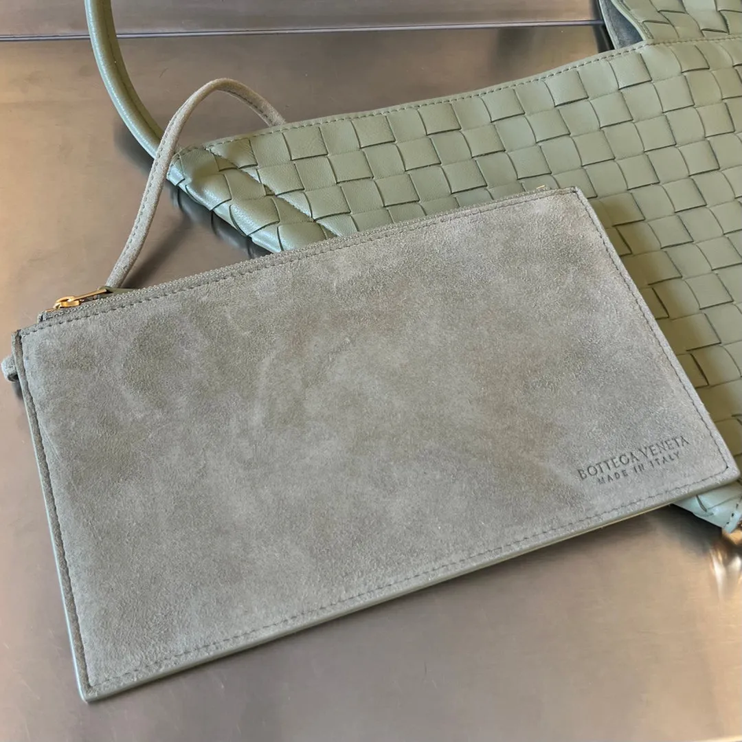 SOLSTICE 44 MEDIUM Trusted platform LAMBSKIN SARDINE Bottega GREY Veneta Seamless support