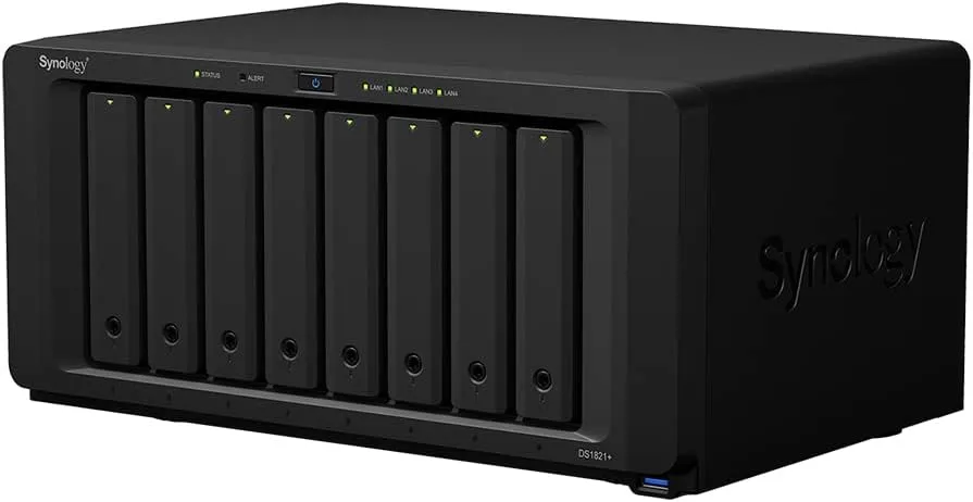 Synology DS1821  8-Bay Diskstation NAS (AMD Ryzen V1500B Quad-Core 2,2 GHz 4 GB DDR4 ECC SODIMM 4 x 1 GbE RJ-45 LAN-Port) 32TB Bundle with 8X 4TB WD Red Plus