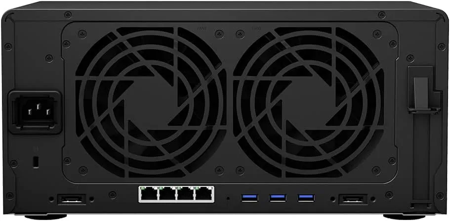 Synology DS1821  8-Bay Diskstation NAS (AMD Ryzen V1500B Quad-Core 2,2 GHz 4 GB DDR4 ECC SODIMM 4 x 1 GbE RJ-45 LAN-Port) 32TB Bundle with 8X 4TB WD Red Plus